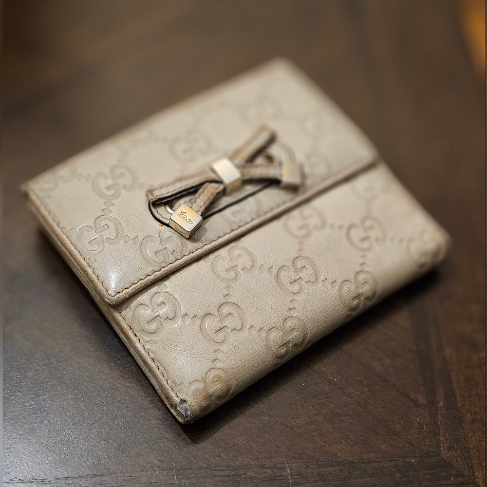 Authentic Gucci wallet with bow